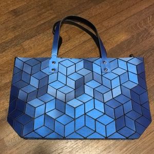 Tote bag with pieced geometric shapes